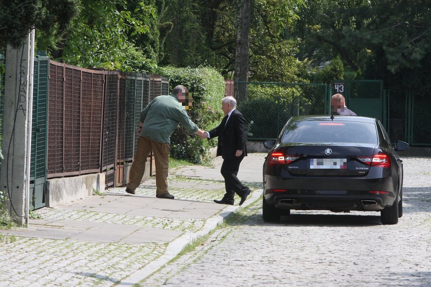 Samochody Kaczyńskiego. Kto mu je wybierał?