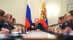 Oficer KGB z krzyżykiem na szyi rządzi Rosją już 15 lat! Kim jest Putin?