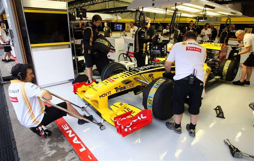Robert Kubica nie dostanie już w tym sezonie lepszego bolidu od Renault