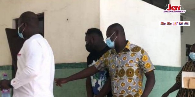 Medikal handcuffed to court