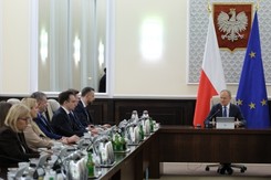 Donald Tusk zabrał głos przed nadzwyczajnym posiedzeniem rządu. 'Od wczoraj Polska jest w szoku'