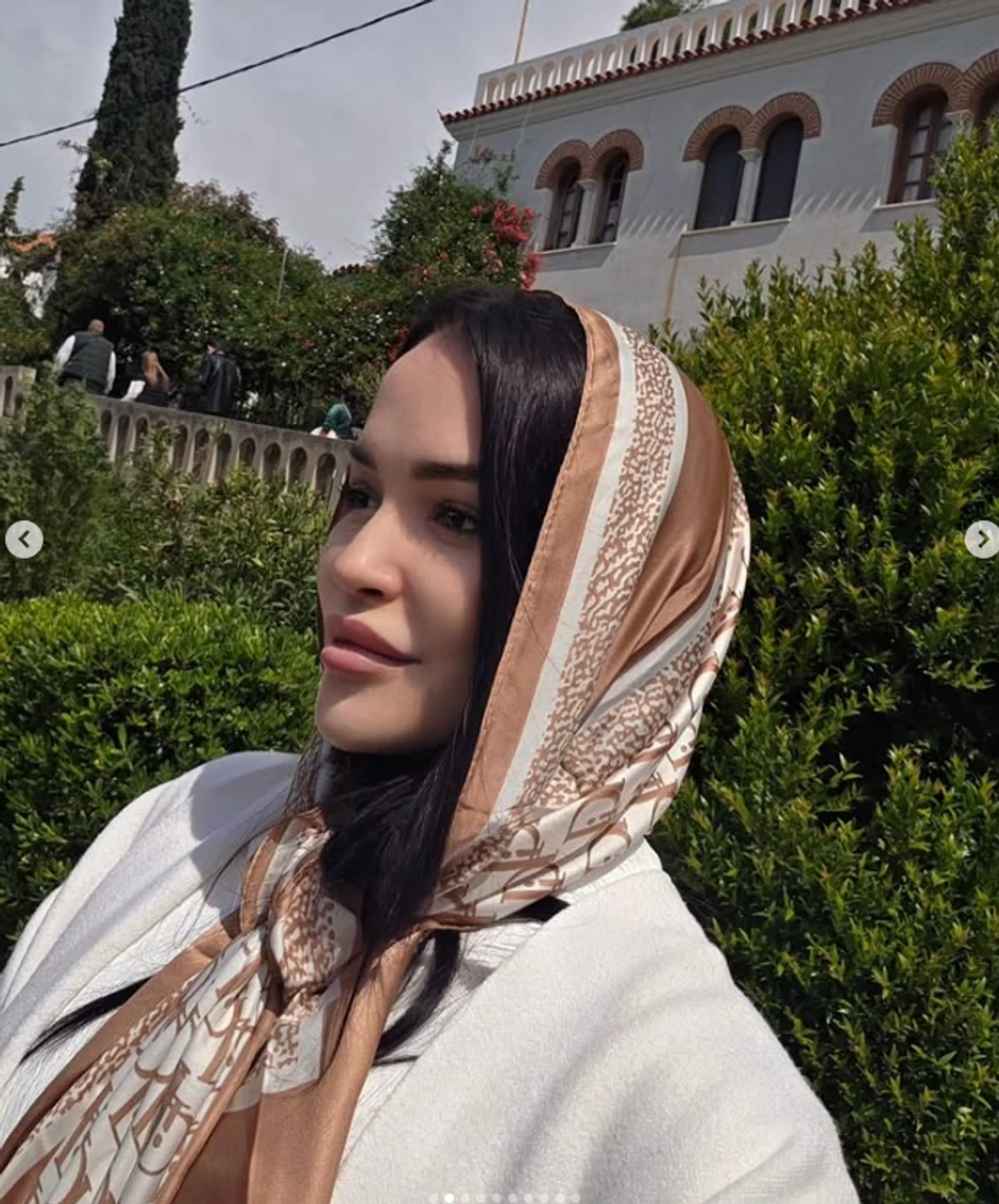 Aleksandra Mladenović posetila veliku svetinju i poklonila se moštima Svetog Nektarija