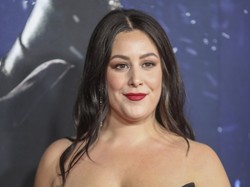 "Duże jest piękne!". Internauci zachwycają się biustem Laury Deluki. FOTO