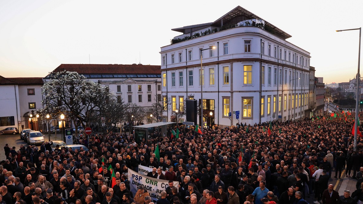 Ogromny protest w Porto. Policjanci wyszli na ulice miasta