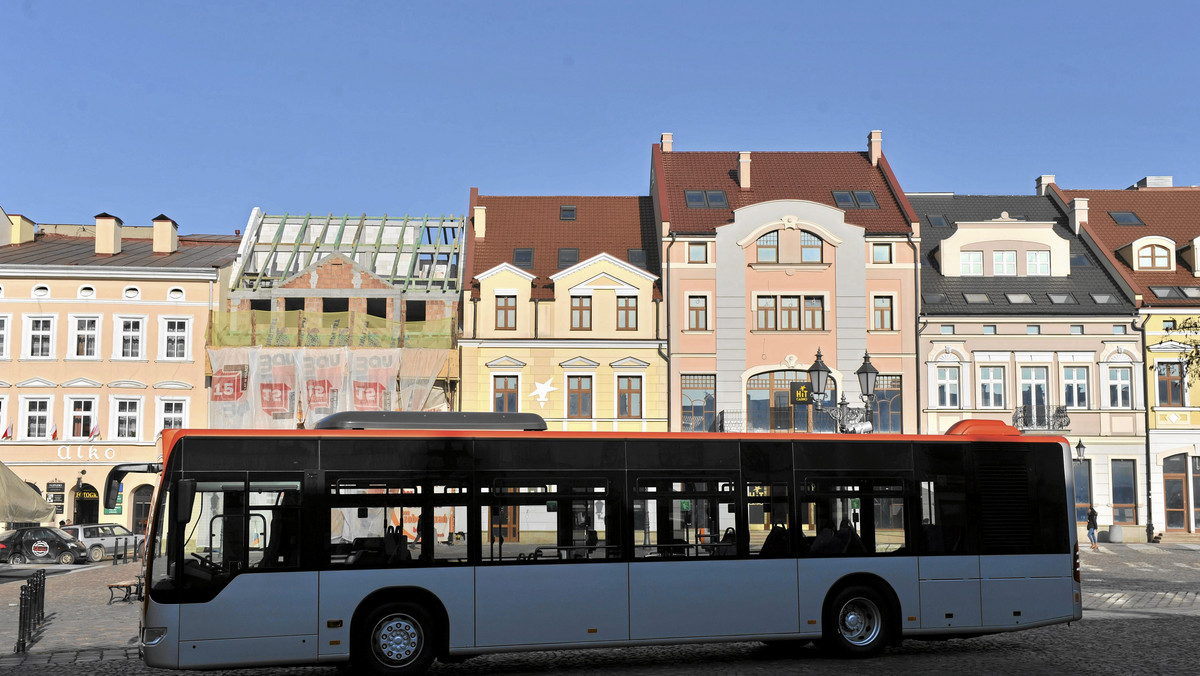 Nowy rozkład jazdy komunikacji miejskiej w Rzeszowie, budzi kontrowersje mieszkańców miasta i sąsiednich miejscowości.