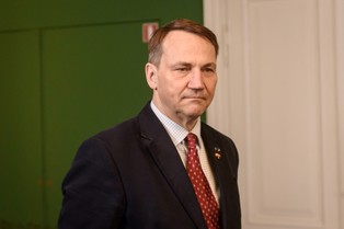Sikorski docenił Nawrockiego: "Może pomóc w poprawie relacji Polski z USA i Węgrami"