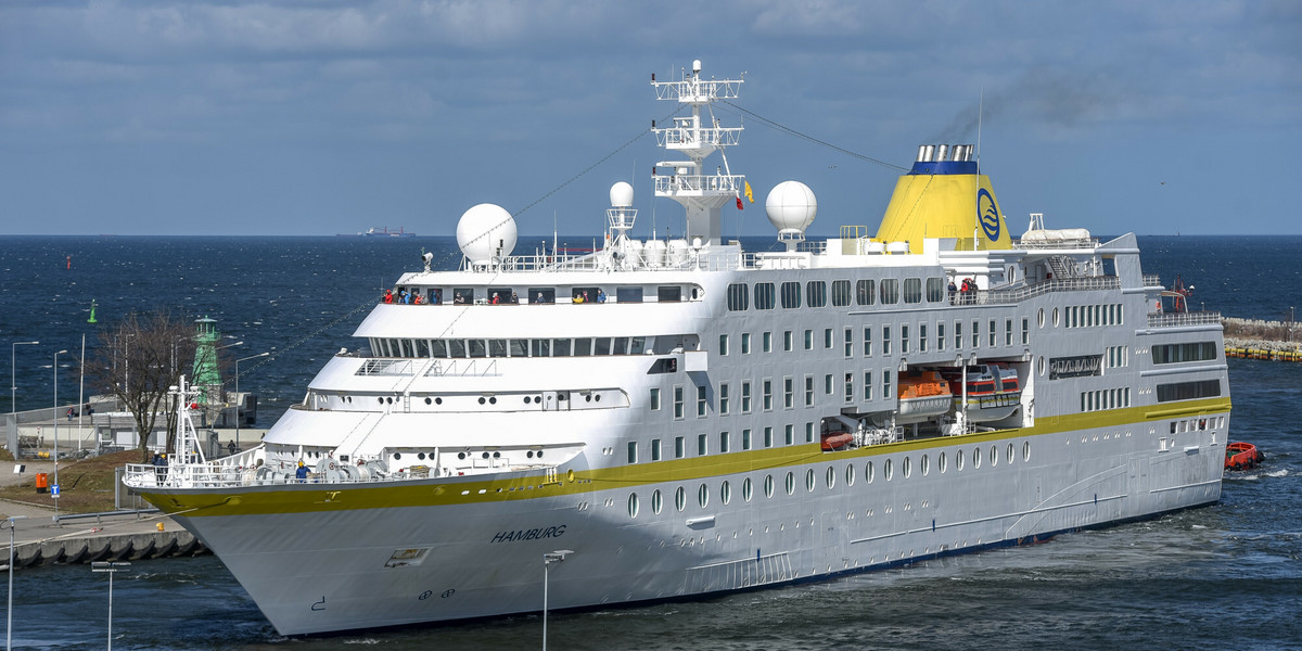 Statek pasazerski "Hamburg" w gdańskim porcie. 10 kwietnia 2022 r.
