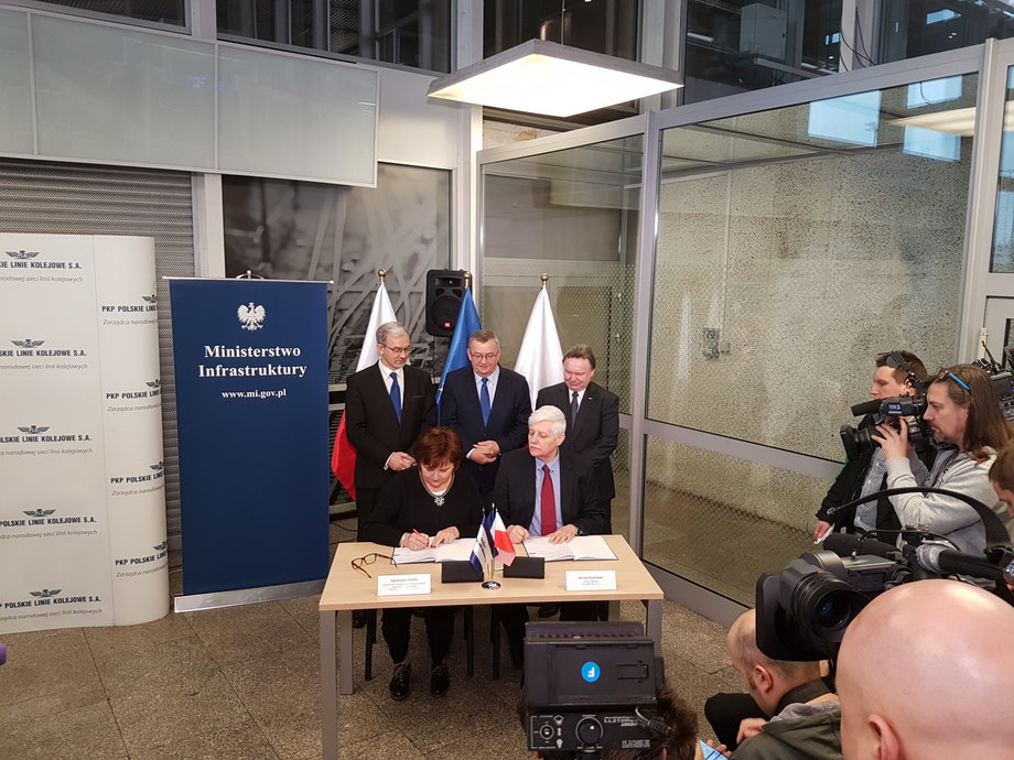 Podpisanie umowy dot. wykonania dokumentacji projektu modernizacji linii średnicowej w Warszawie