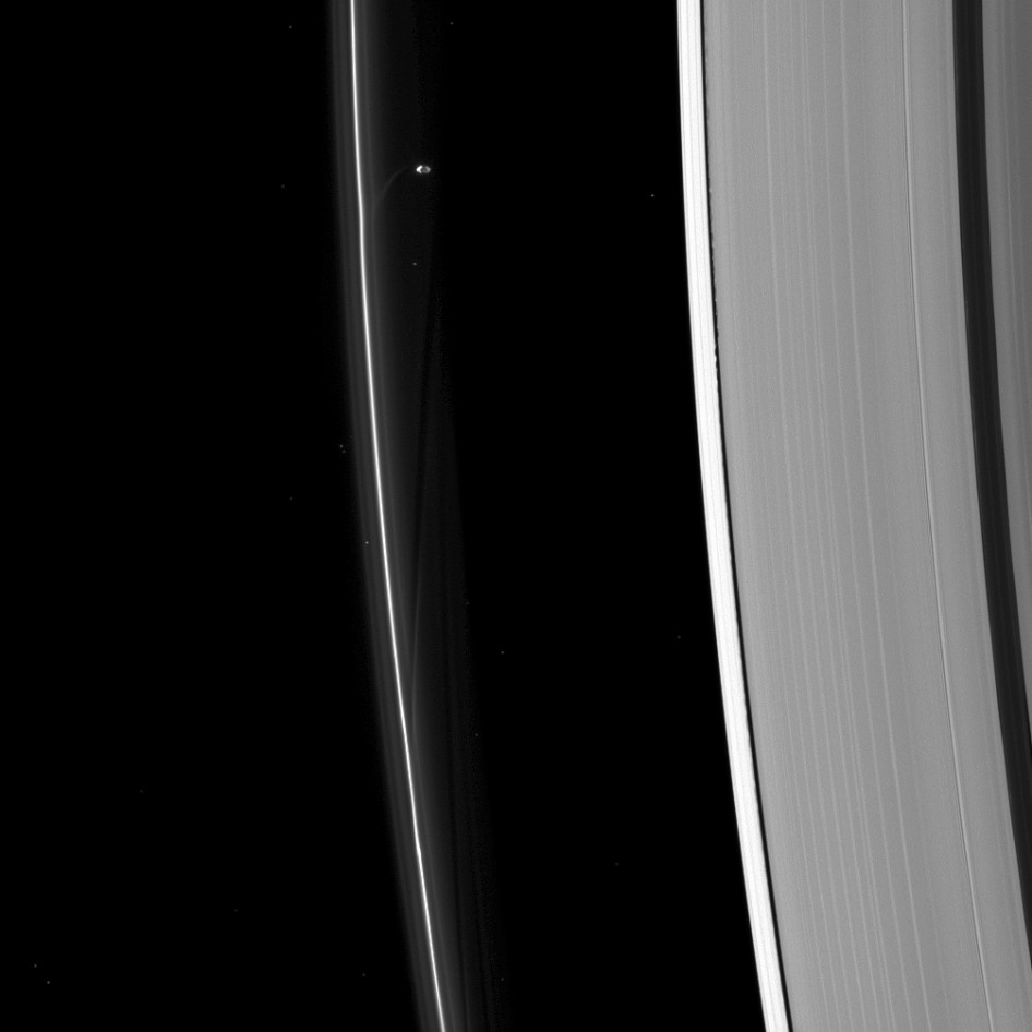 Niesamowite zdjęcia Saturna i jego pierścieni