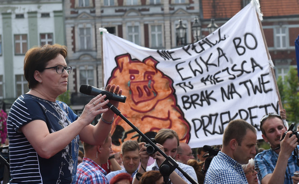 Incydent podczas wystąpienia Kopacz. "Dość kłamstw PO"