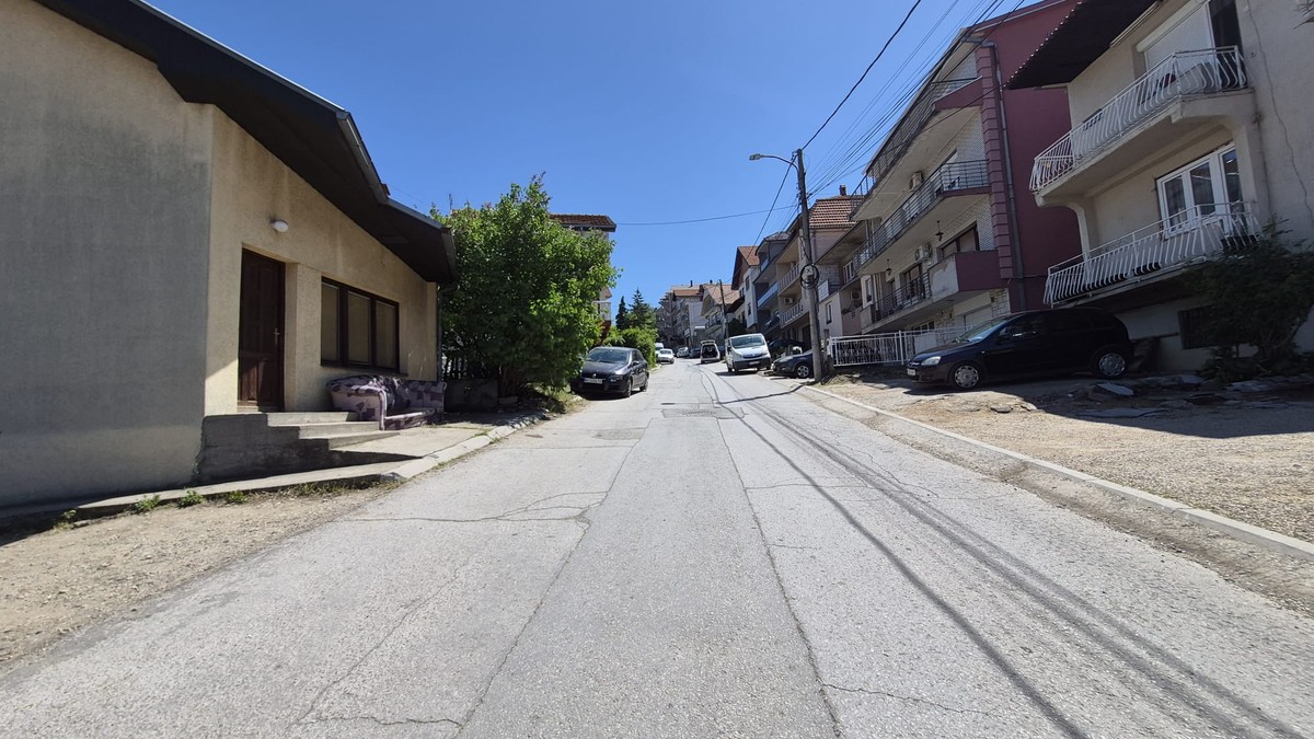 BOS HODAO PO ASFALTU, IŠETAO IZ KUĆE KAD NIKO NIJE GLEDAO Ovo je put kojim se kretao nestali dečak (6) iz Niša (VIDEO)