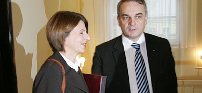 Pitera znowu pisze raport. Teraz o Pawlaku