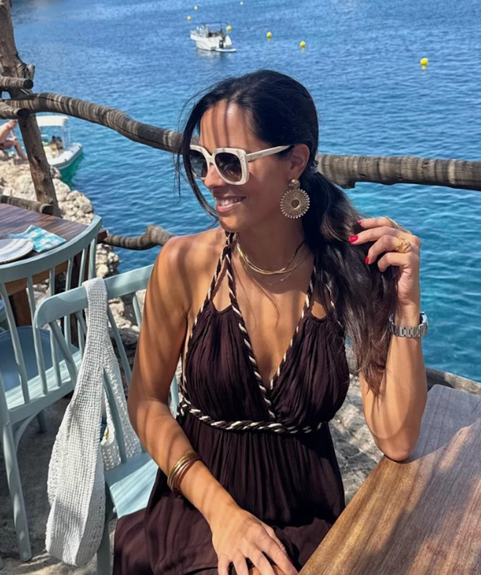 Ana Ivanović u haljini sa golim leđima