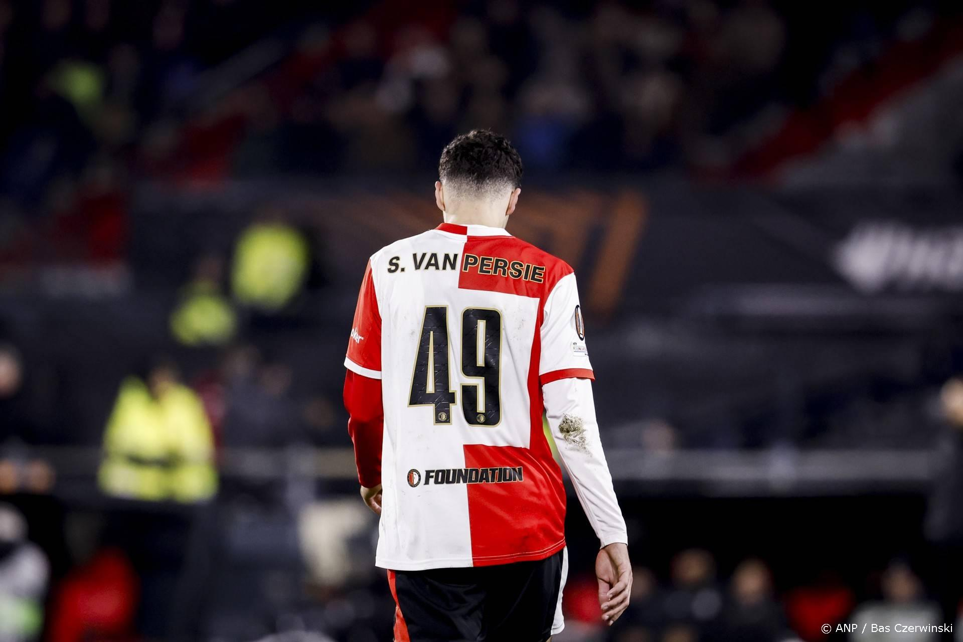 Shaqueel van Persie per brancard van het veld, pijnlijk moment voor vader Robin