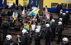 Walki Kurdów z dżihadystami w Hamburgu. W ruch poszły pręty i maczety