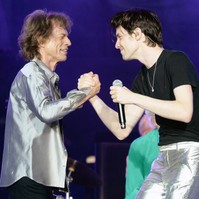 Nem nyitották fel Mick Jagger mellkasát a szívbillentyű műtét alatt