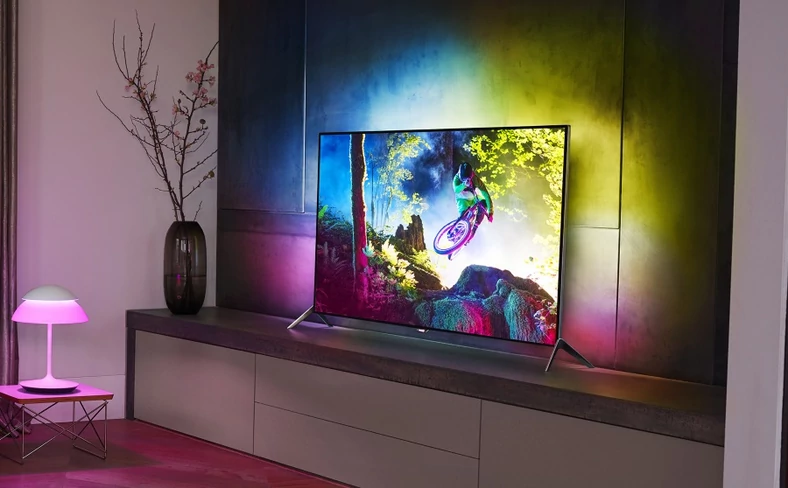 Philips Ambilight to rozwiązanie, które cieszy oko, ale czasem może nieco drażnić, na szczęście łatwo je wyłączyć