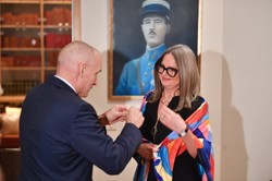 Agata Tuszyńska odznaczona francuskim Orderem Sztuki i Literatury