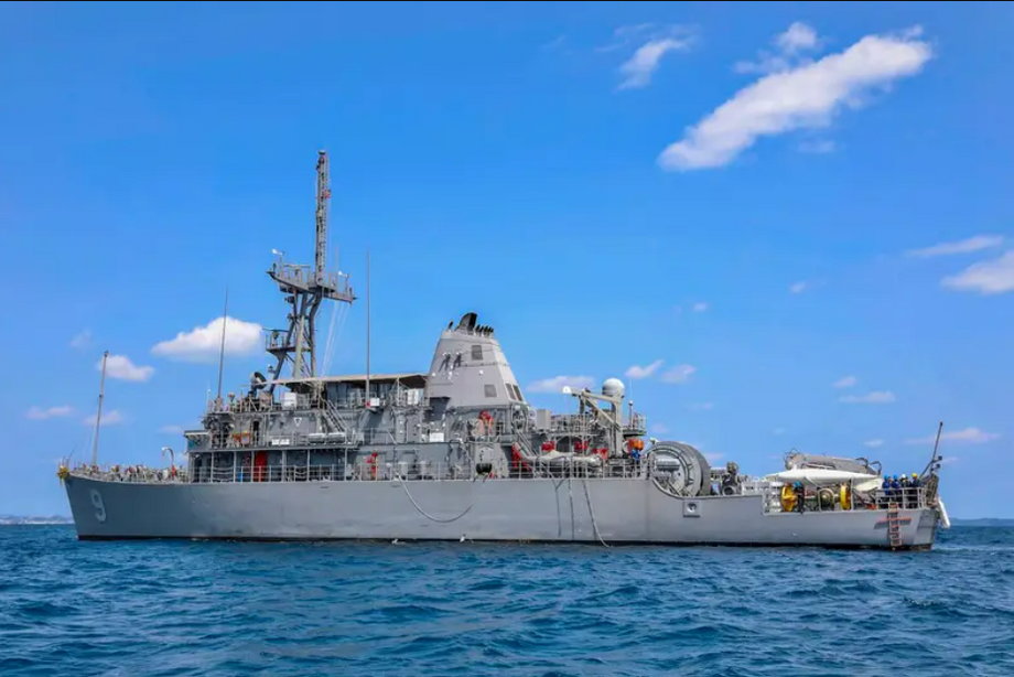 Okręt klasy Avenger, USS Pioneer, przeprowadza szkolenie z zakresu zwalczania min na Morzu Filipińskim, 14 marca 2019 r