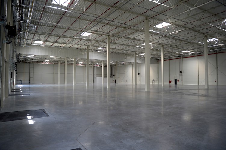 W ramach Waimea Logistic Park Korczowa na 12-hektarowej działce powstaną docelowo trzy hale magazynowe o łącznej powierzchni 50 tys. mkw. wraz z powierzchnią biurową, parkingami, możliwością produkcji i skorzystania z usług logistycznych. Na terenie parku funkcjonować będą Agencje Celne, punkty odprawy celnej oraz kantor wymiany walut.<br>huk/ pz/
<br><br> fot.(ukit) PAP/Darek Delmanowicz