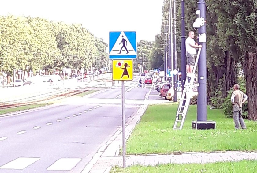 Kamery pod domem Kaczyńskiego. Śledziły protestujących, potem zniknęły