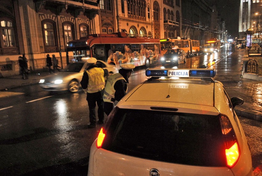 Nesrećna devojka trčala da uhvati autobus i podletela pod točkove trolejbusa: Uviđaj