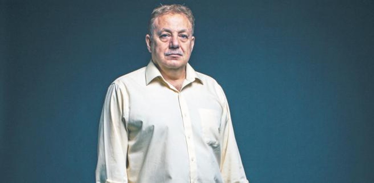 Waiel Awwad syryjski dziennikarz, korespondent wojenny (Zatoka Perska, Afganistan), szef Klubu Korespondentów Zagranicznych Południowej Azji. Był dwukrotnie porwany w strefach działań wojennych. Obecnie jedyny arabski dziennikarz stale komentujący sytuację w regionie, m.in dla BBC i telewizji Al-Arabija
