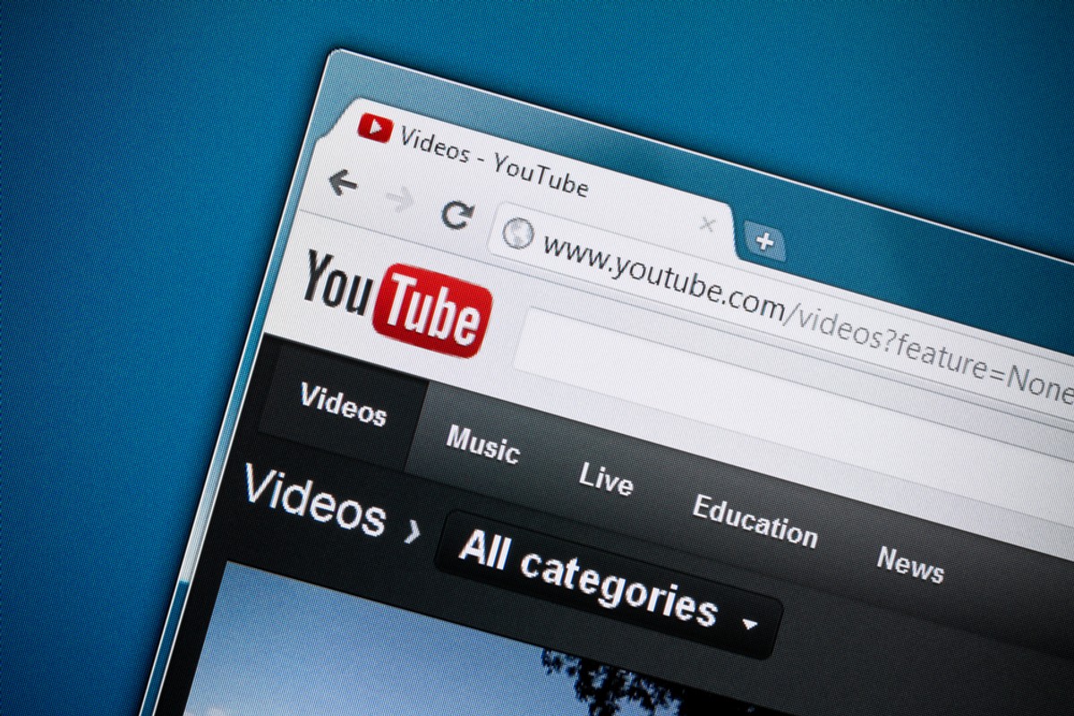 Obowiązek wpisania się na listę prowadzoną przez KRRiT mają twórcy publikujący wideo w internecie, o ile prowadzą działalność w sposób ciągły, zorganizowany i zarabiają na niej pieniądze.