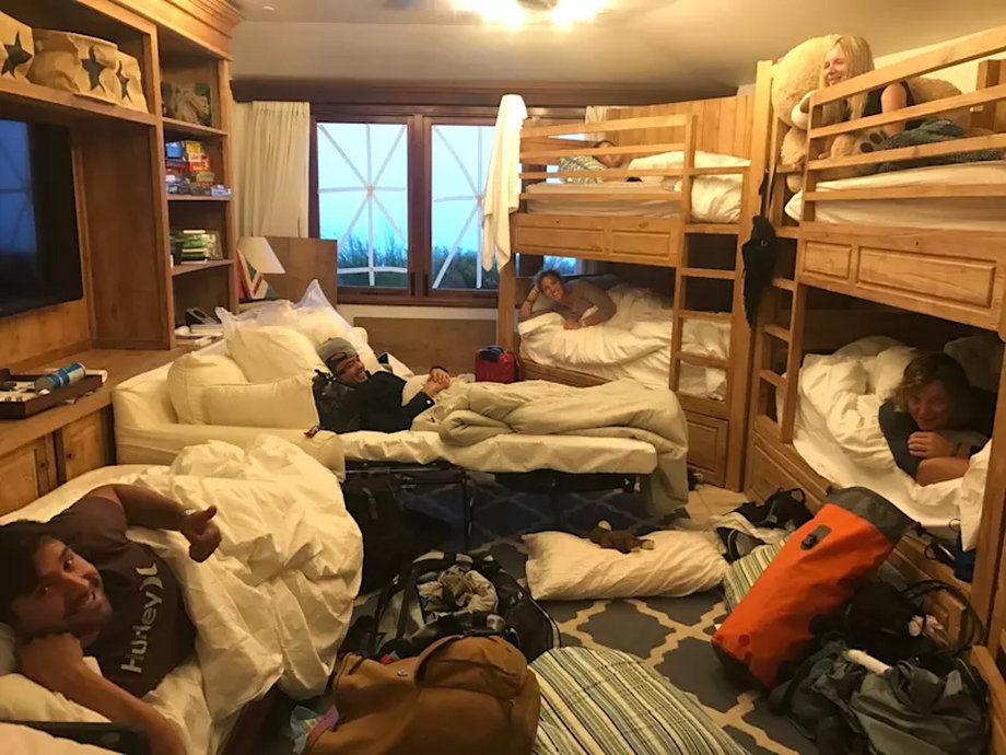 Tak wyglądała piwniczka, w której Branson i jego zespół spali podczas huraganu Irma