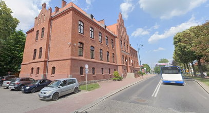 Tragedia w sądzie w Mrągowie. 25-latek wyskoczył z okna, nie żyje