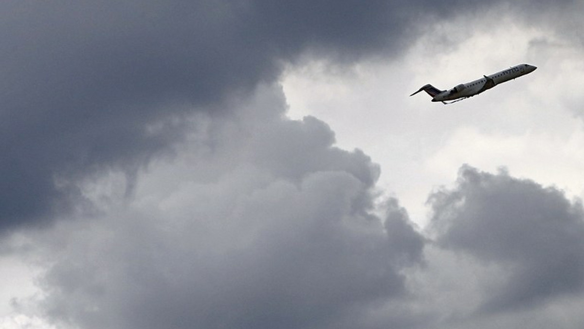 Samolot pasażerski niemieckich linii lotniczych Germanwings w ostatniej chwili uniknął katastrofy, gdy do kabiny pilotów dostały się trujące opary - informują w piątek niemieckie media. Jak twierdzą, incydent z 2010 r. próbowano jednak zatuszować.