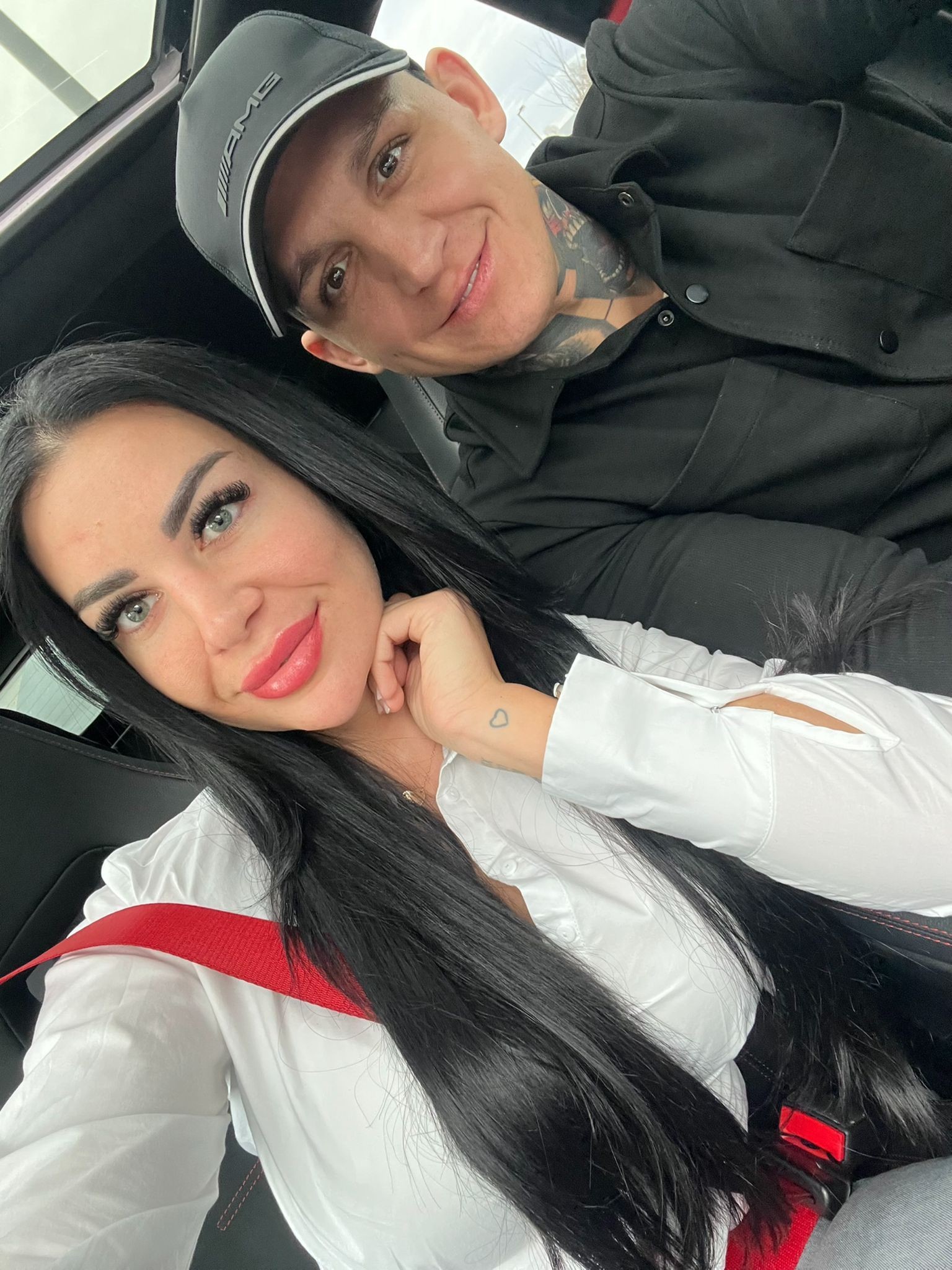 Gábor Boráros a jeho partnerka Dóra. 