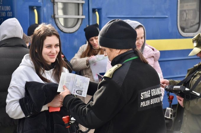 Wielu młodych Ukraińców decyduje się na wyjazd ze swojego kraju.