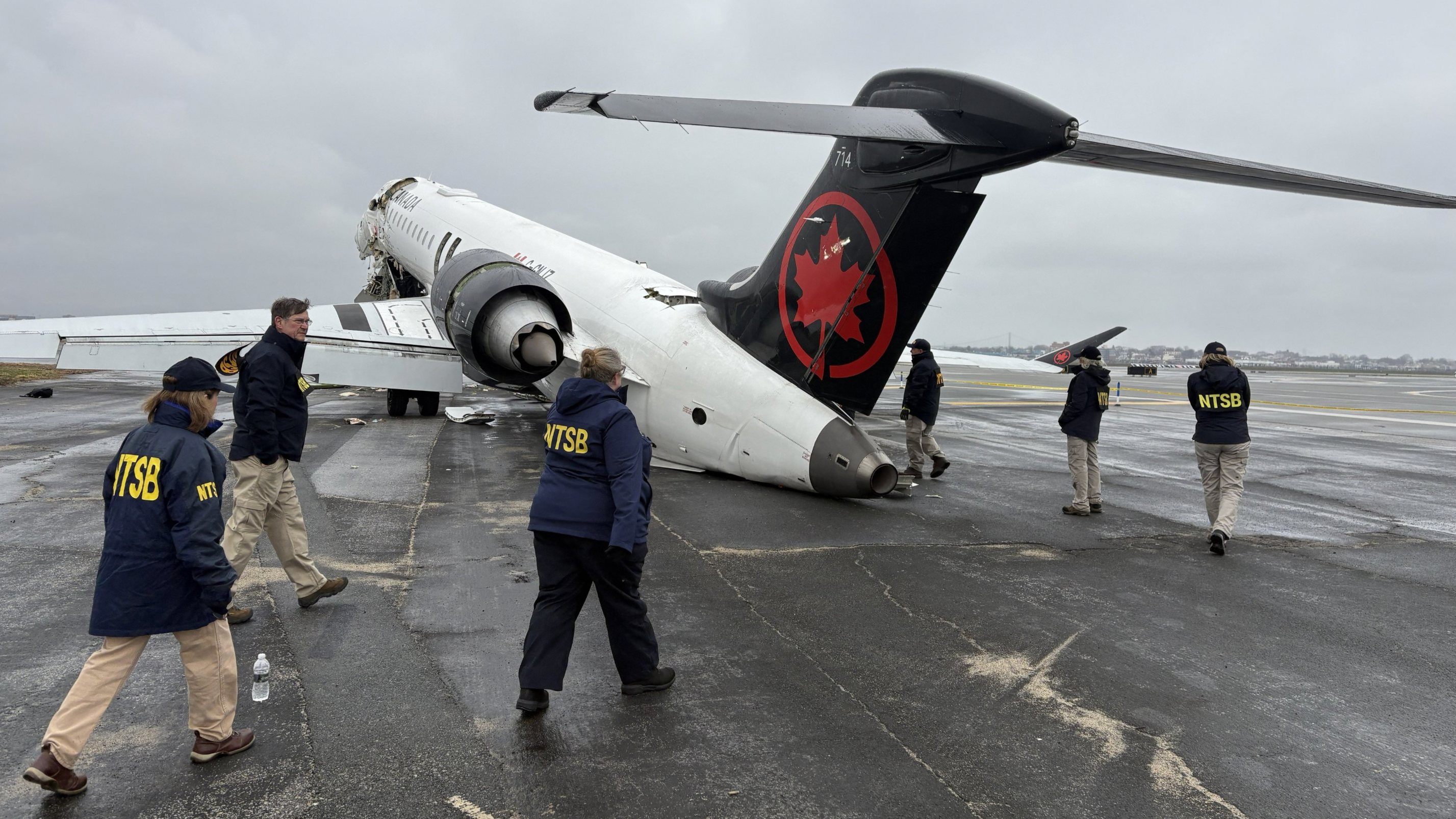 Zwei Fluglotsen gingen früher nach Hause – kurz darauf geschah der tödliche Unfall in La Guardia
