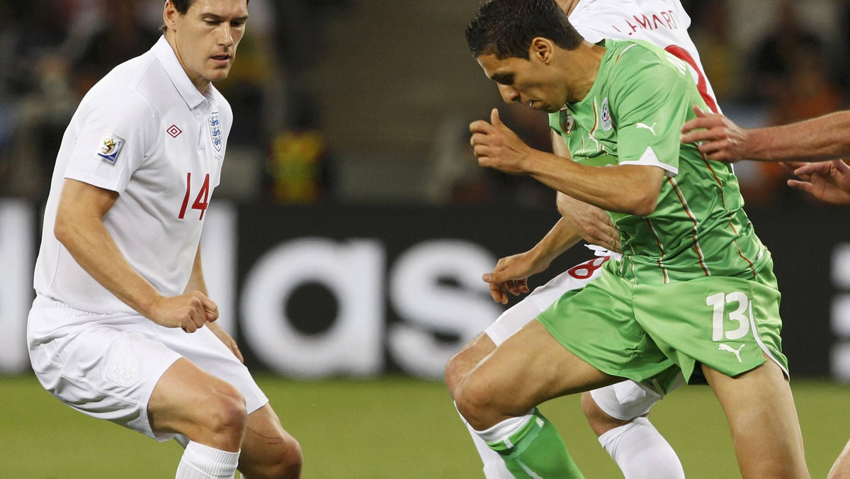 Po pierwszej połowie rozgrywanego w Kapsztadzie meczu grupy C piłkarskich mistrzostw świata Anglia remisuje z Algierią 0:0.