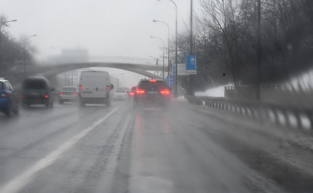 Macierewicz przyłapany w BMW. Jego limuzyna narozrabiała na drodze [FOTO]