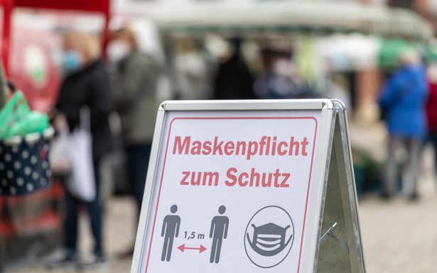 "Spiegel": Niemcy przywrócą obowiązek noszenia maseczek w pomieszczeniach