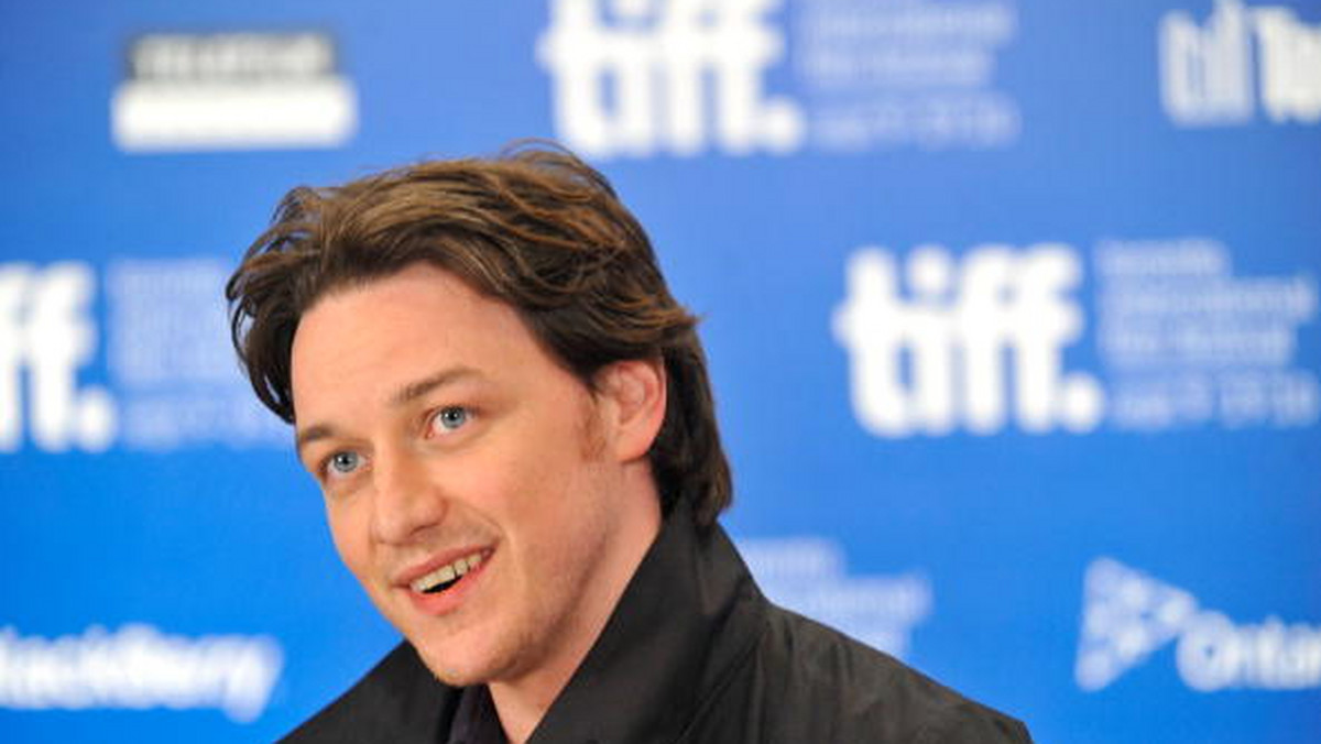 James McAvoy sporo ryzykuje rolą w filmie "Filth". - Jako aktor pragnę ryzykować, bo jeśli nie będę tego robił, będę grał w kółko tych samych bohaterów, a wtedy widzowie się mną znudzą - powiedział James McAvoy.