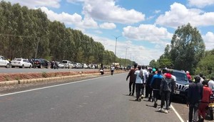 Kenyans gather along Eastern Bypass which borders Kenyatta family farm, Northlands