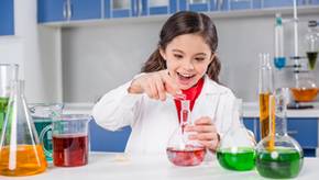 Naturwissenschaften für Kinder: Experimentierkästen im Vergleich