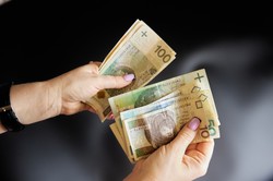 72 090 zł brutto dla każdego pracownika. Tyle od 1 stycznia 2026 wynosi odprawa