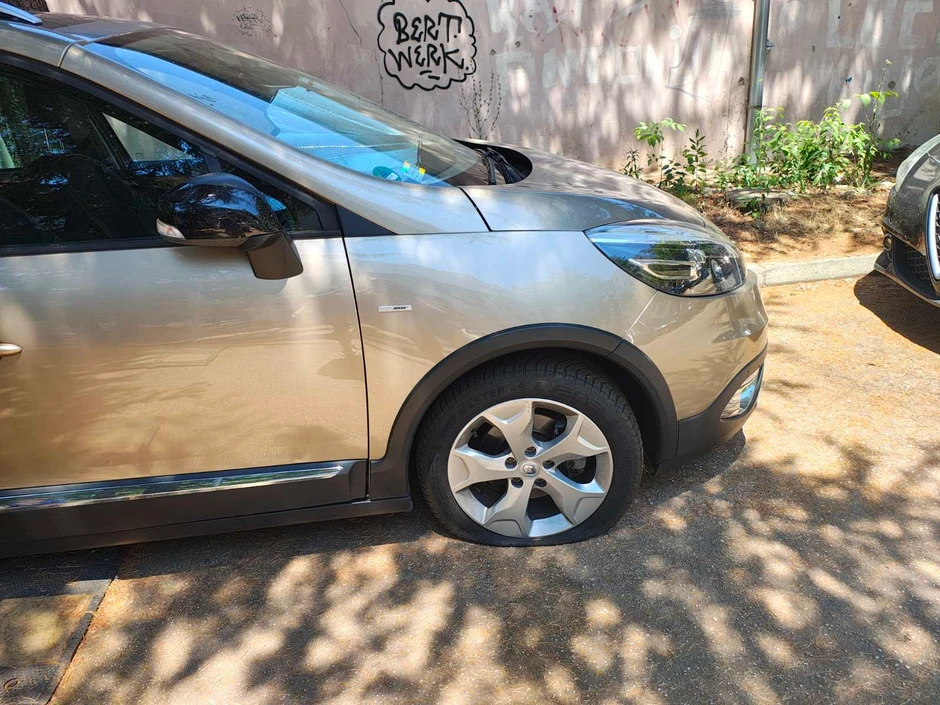 Srbima izbušene gume u Hrvatskoj