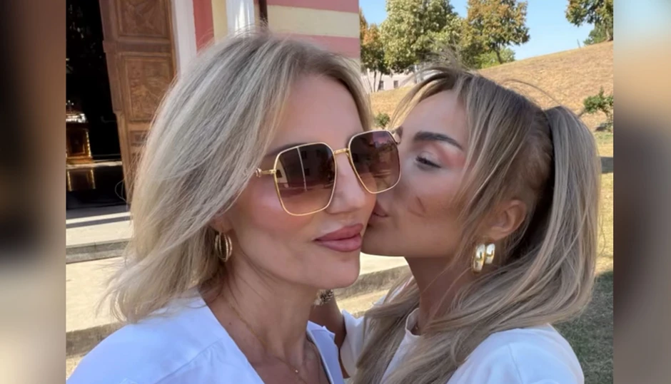 Sofija Janićijević objavila fotku sa majkom kod crkve: Dane je i nju finansirao
