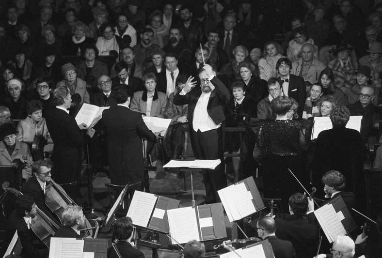 Polskie Requiem Krzysztofa Pendereckiego w katedrze warszawskiej, 8 stycznia 1988 r.