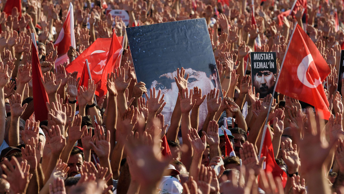 Demonstrujący na placu Taksim w Stambule