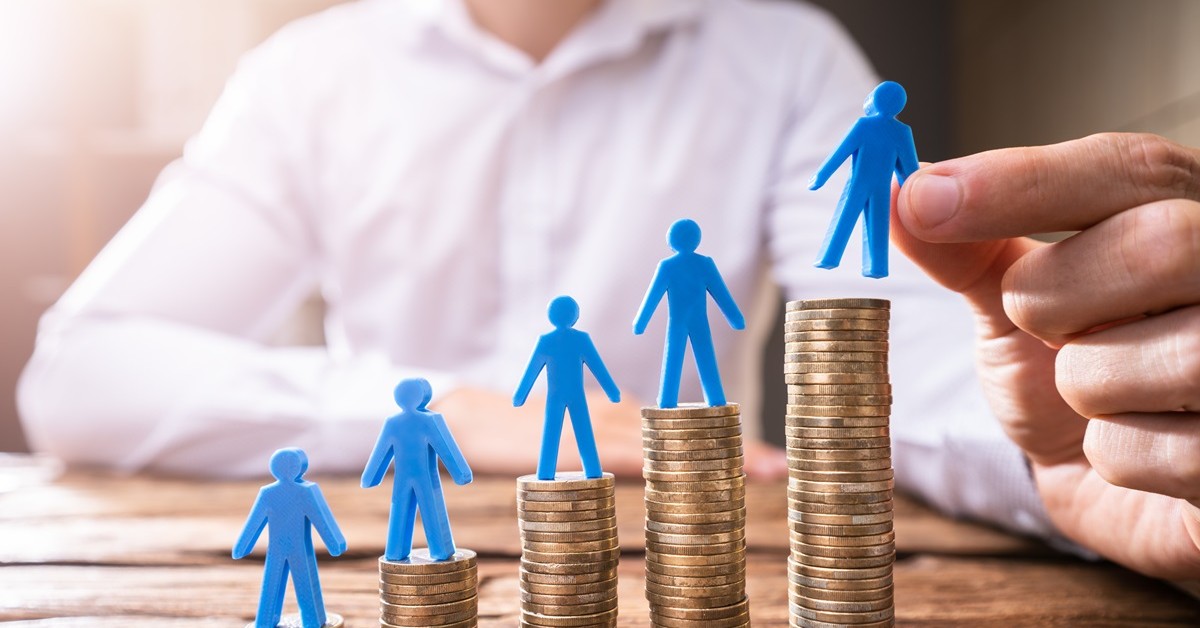 Jakie są różnice w zarobkach między miastami? Zaskakująco dobrze płacą m.in. w Opolu