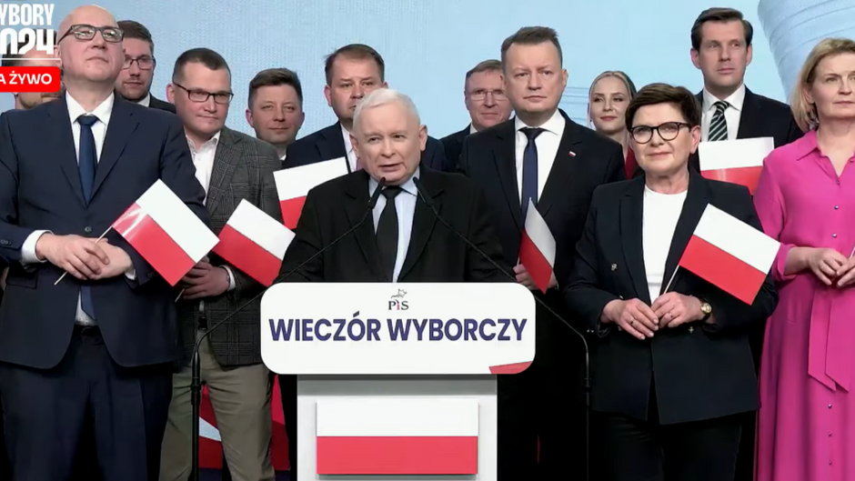 Po ogłoszeniu wyników na scenę wyszedł prezes PiS Jarosław Kaczyński