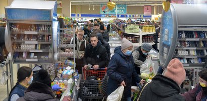 To nie do wyobrażenia, jak ciężko żyje się na Ukrainie. Przez wojnę będzie jeszcze gorzej. Ludzie szturmują sklepy i bankomaty