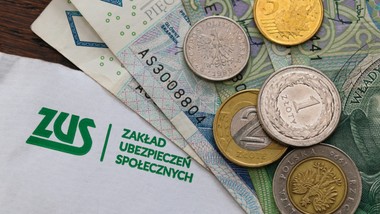 zus wypłaca już 1879 zł co miesiąc. wystarczy spełnić jeden warunek. jaki?