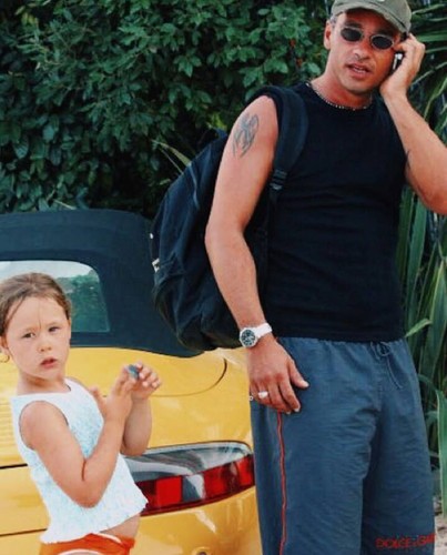 Mała Aurora Ramazzotti z ojcem